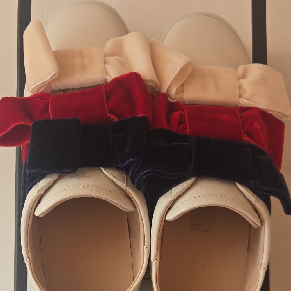 Gucci Women's Flats with Velvet Bows